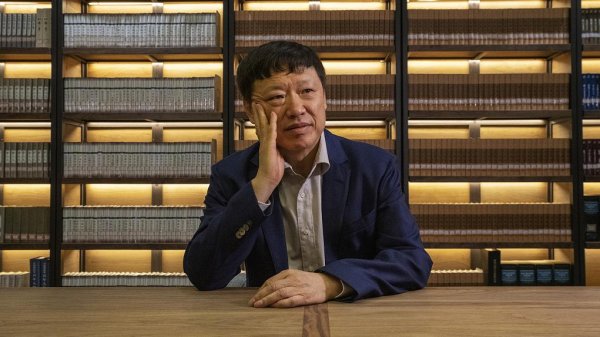 炒股配资软件 炒股接近两个月: 胡锡进透露自己亏损超九千, 近日频繁加仓